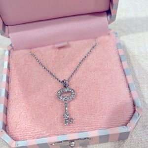 Juicy Couture Vintage key necklace ✨✨